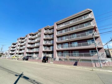 ロピア伏古公園　1階　3LDK